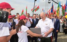 241248,51 Лукашенко принял участие в торжественном мероприятии на Кургане Славы_result